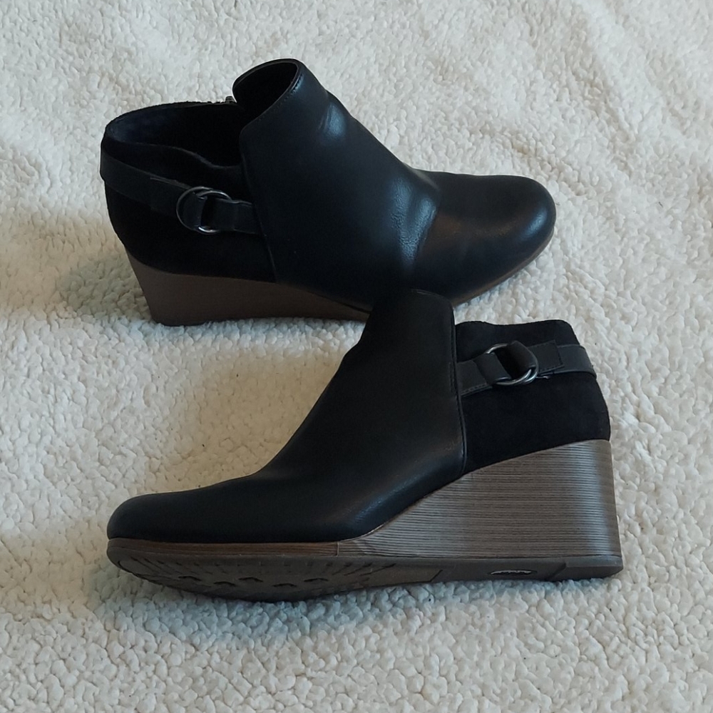 Dr. Scholl's black ankle booties